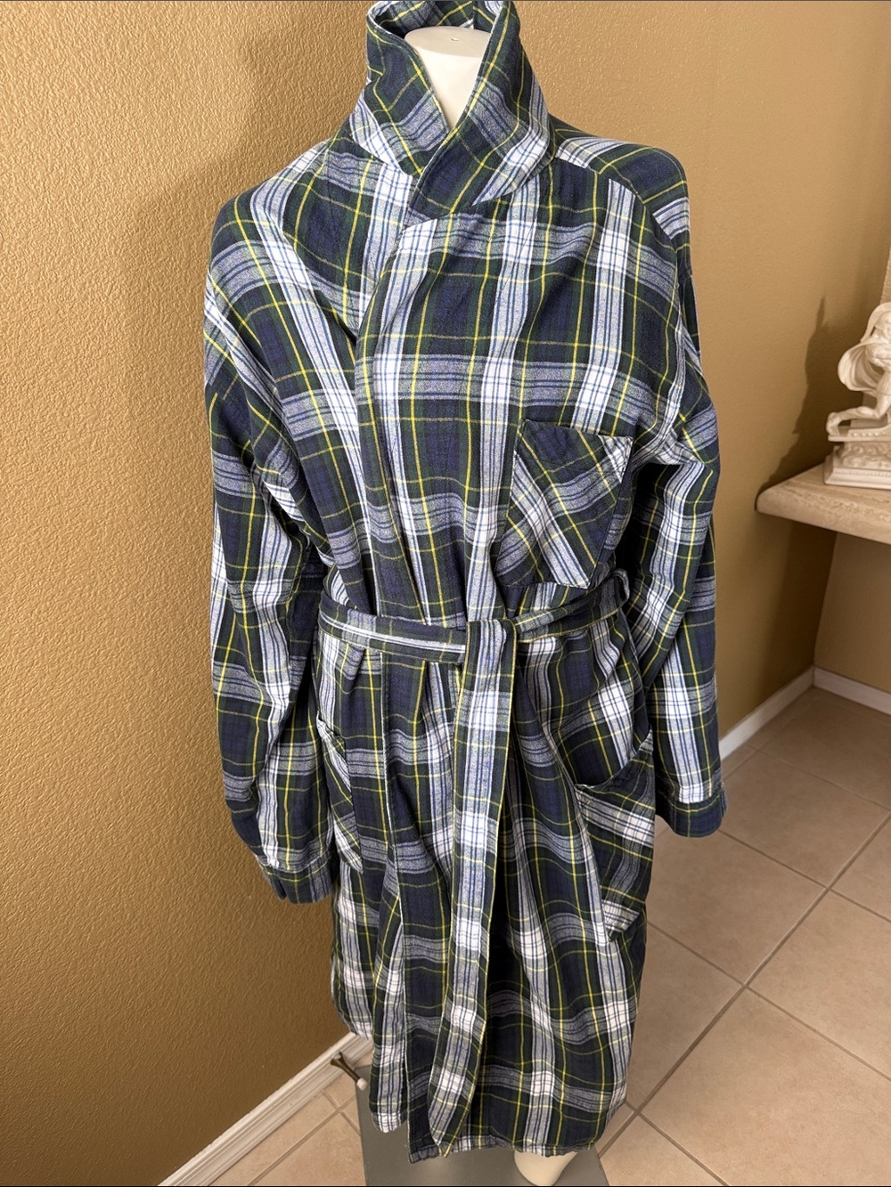 1980s Vintage Men’s L.L. Bean Plaid Belted 100% cotton robe- Navy, Green & White